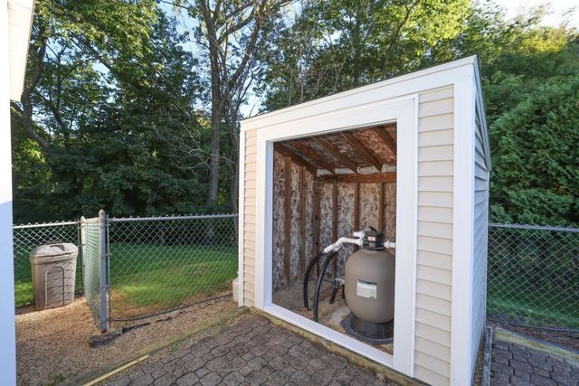 14 Brentwood Dr, Leominster, MA 01453