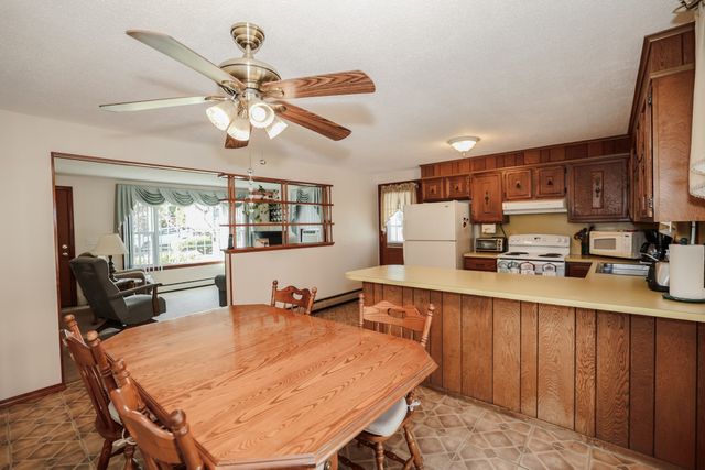 14 Brentwood Dr, Leominster, MA 01453