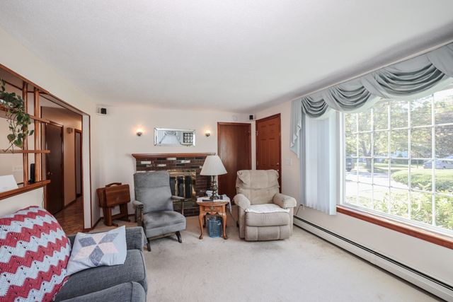 14 Brentwood Dr, Leominster, MA 01453