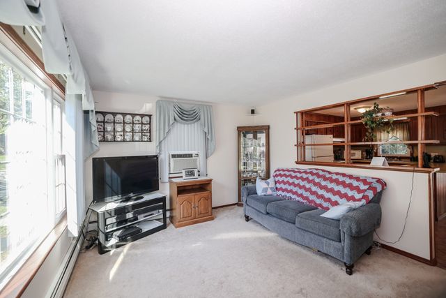 14 Brentwood Dr, Leominster, MA 01453