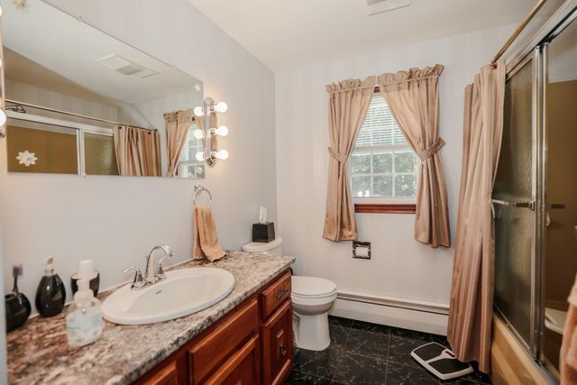14 Brentwood Dr, Leominster, MA 01453