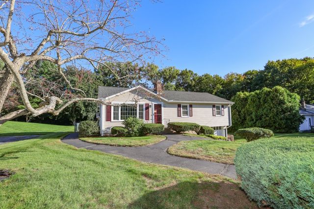 14 Brentwood Dr, Leominster, MA 01453