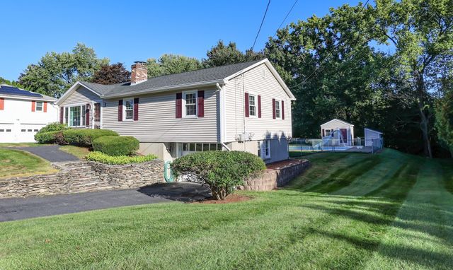 14 Brentwood Dr, Leominster, MA 01453