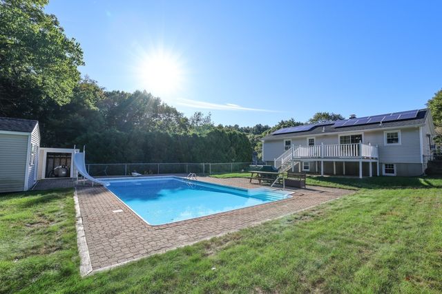 14 Brentwood Dr, Leominster, MA 01453