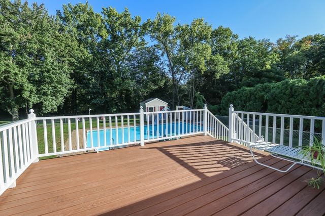 14 Brentwood Dr, Leominster, MA 01453