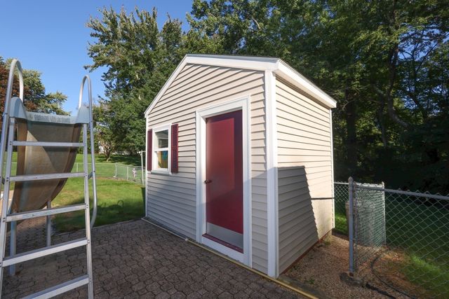 14 Brentwood Dr, Leominster, MA 01453