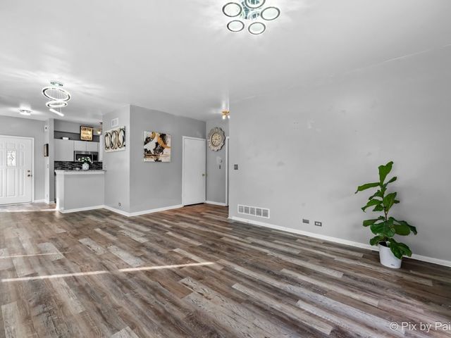 4909 Spencer Avenue A, Lisle, IL 60532