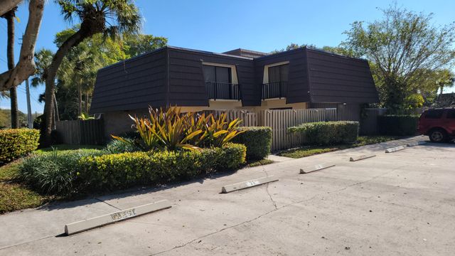 117 1st Court, Palm Beach Gardens, FL 33410