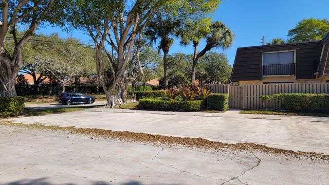 117 1st Court, Palm Beach Gardens, FL 33410