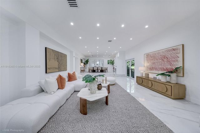 871 NE 81st St, Miami, FL 33138