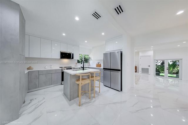 871 NE 81st St, Miami, FL 33138