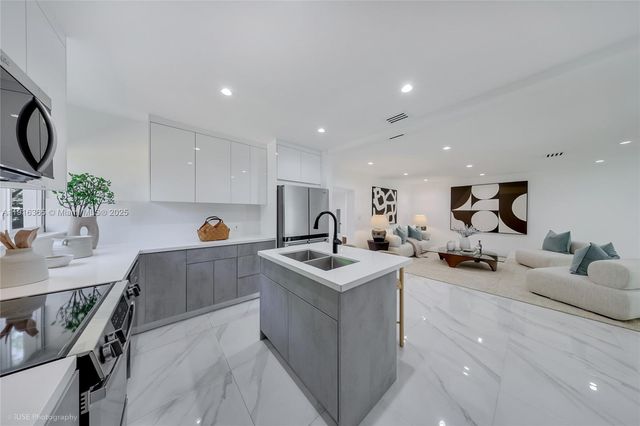 871 NE 81st St, Miami, FL 33138