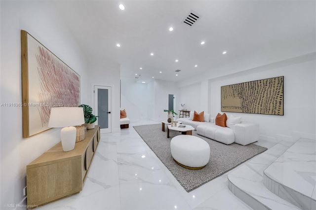 871 NE 81st St, Miami, FL 33138