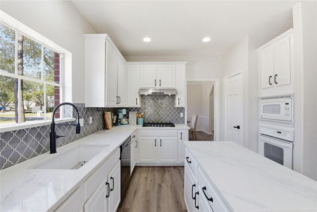 2875 Match Point Lane, Friendswood, TX 77546