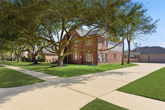 2875 Match Point Lane, Friendswood, TX 77546