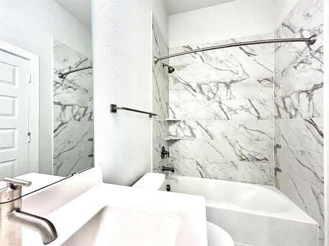 2501 Ascension Boulevard 303, Arlington, TX 76006