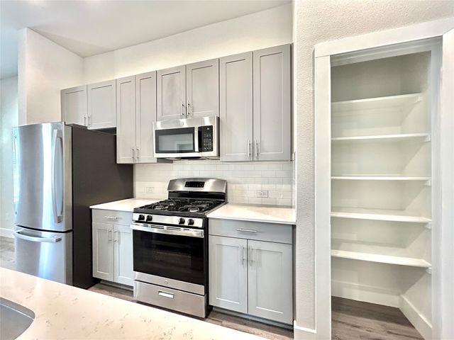 2501 Ascension Boulevard 303, Arlington, TX 76006