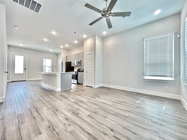 2501 Ascension Boulevard 303, Arlington, TX 76006