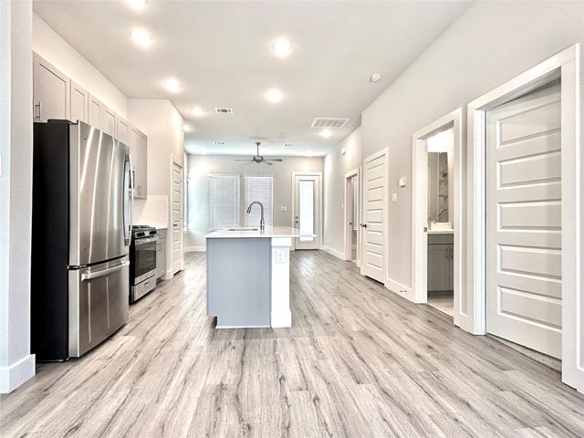 2501 Ascension Boulevard 303, Arlington, TX 76006