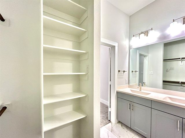 2501 Ascension Boulevard 303, Arlington, TX 76006