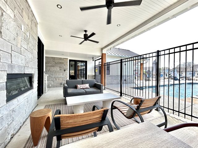 2501 Ascension Boulevard 303, Arlington, TX 76006