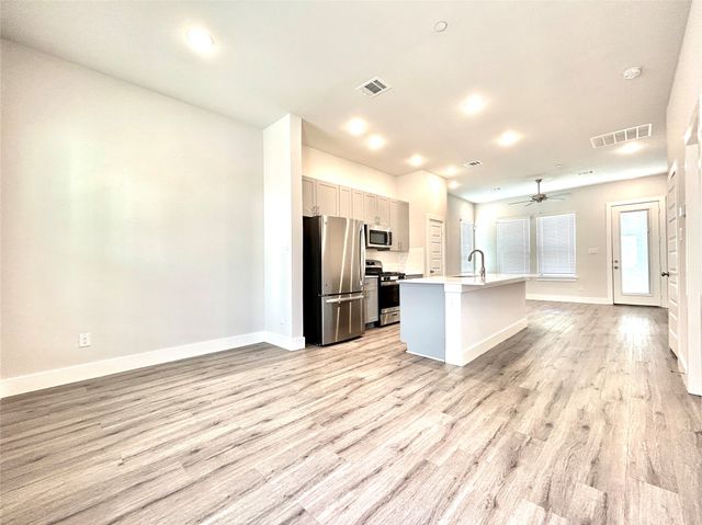 2501 Ascension Boulevard 303, Arlington, TX 76006