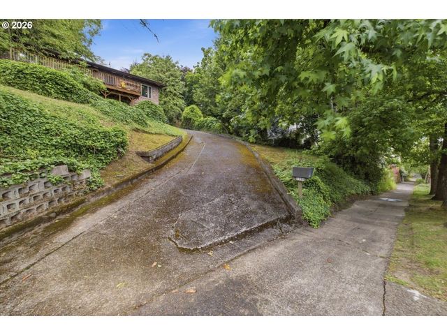 7339 S CORBETT Ave, Portland, OR 97219