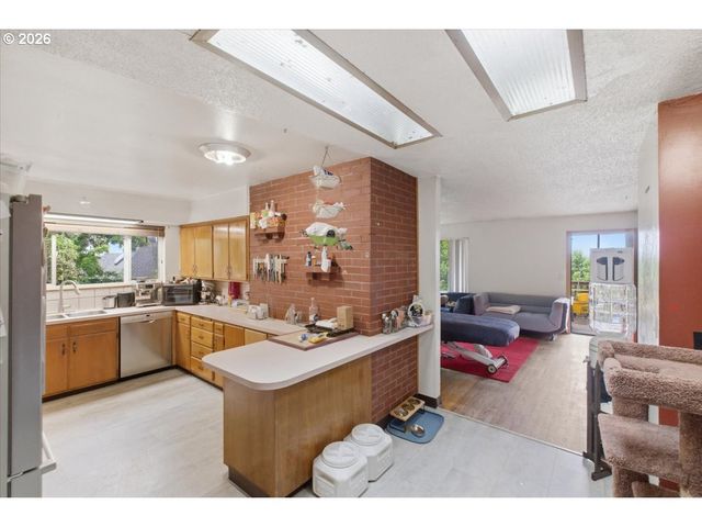 7339 S CORBETT Ave, Portland, OR 97219