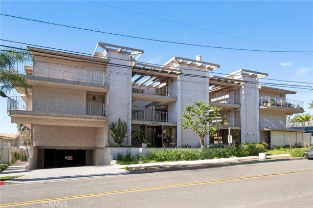 1995 Molino Avenue 302, Signal Hill, CA 90755