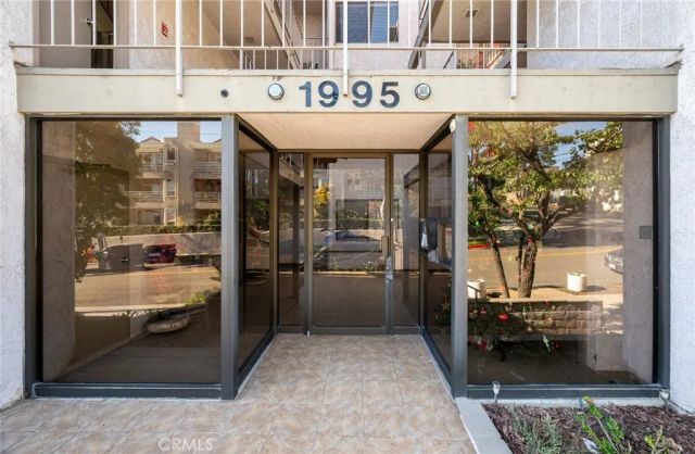 1995 Molino Avenue 302, Signal Hill, CA 90755