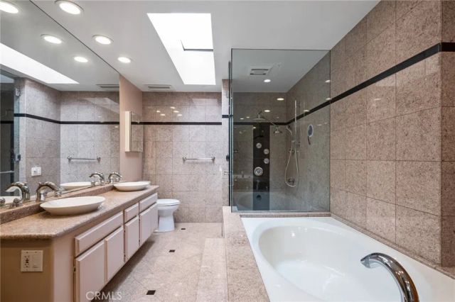 1995 Molino Avenue 302, Signal Hill, CA 90755