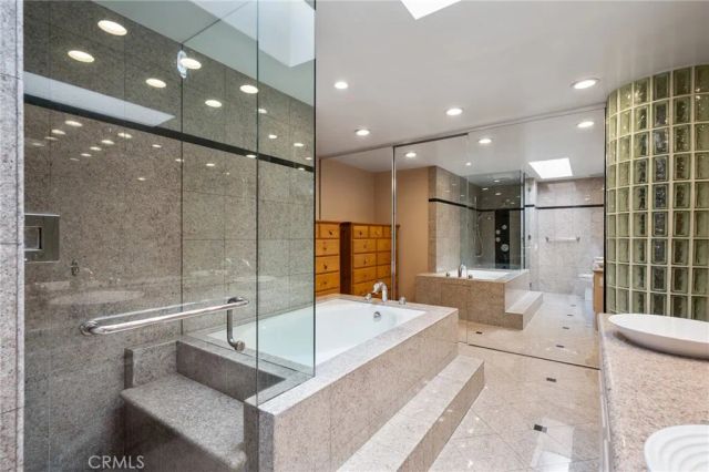 1995 Molino Avenue 302, Signal Hill, CA 90755