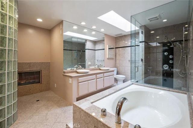 1995 Molino Avenue 302, Signal Hill, CA 90755