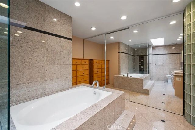 1995 Molino Avenue 302, Signal Hill, CA 90755