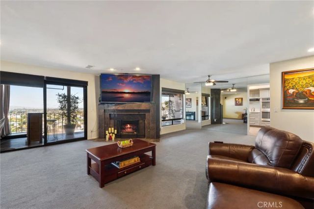 1995 Molino Avenue 302, Signal Hill, CA 90755