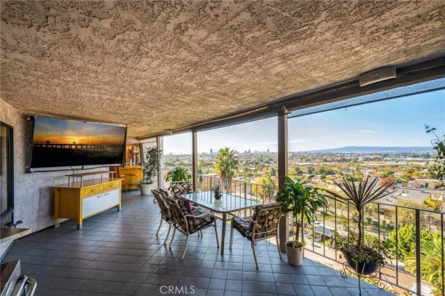 1995 Molino Avenue 302, Signal Hill, CA 90755