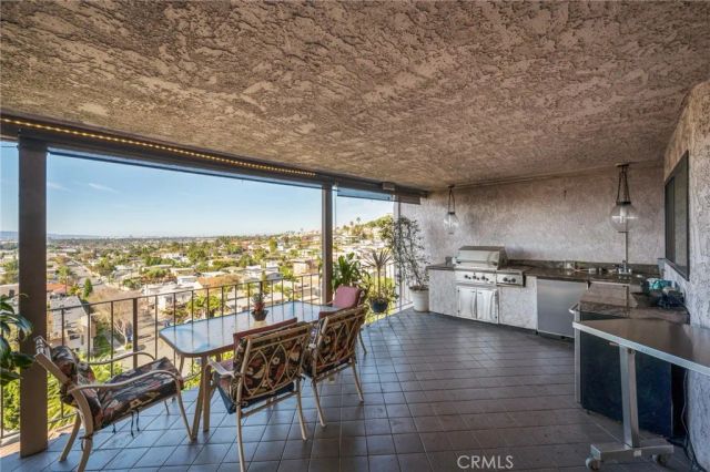 1995 Molino Avenue 302, Signal Hill, CA 90755