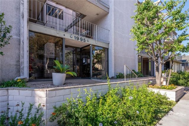 1995 Molino Avenue 302, Signal Hill, CA 90755