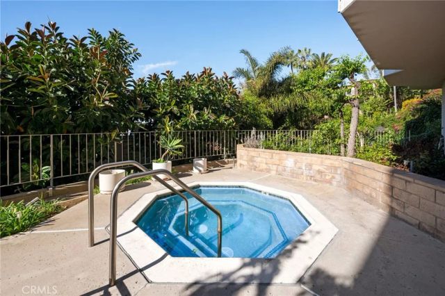 1995 Molino Avenue 302, Signal Hill, CA 90755