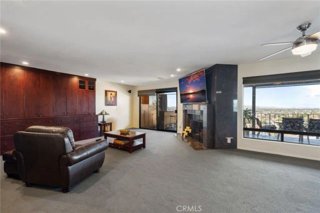 1995 Molino Avenue 302, Signal Hill, CA 90755