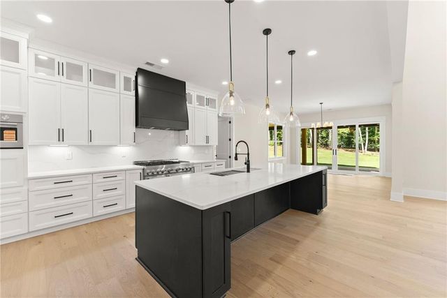 1178 Pinnacle Drive, Hoschton, GA 30548