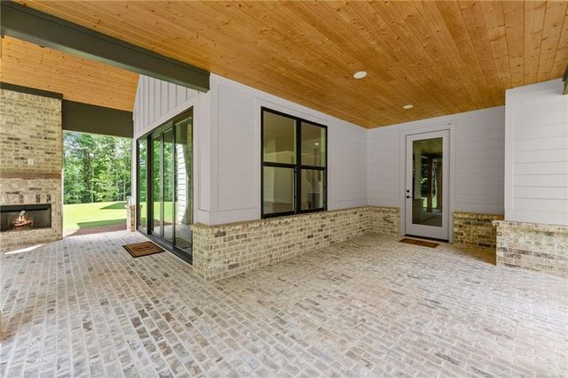 1178 Pinnacle Drive, Hoschton, GA 30548