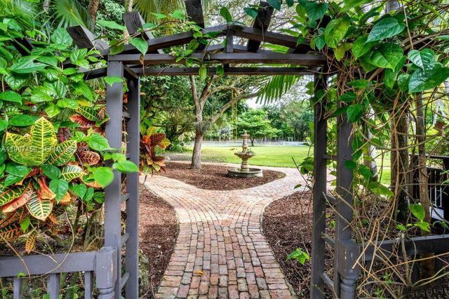 7405 SW 79th Court, Miami, FL 33143