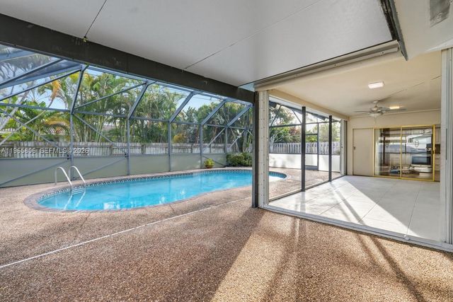 1260 SW 8th St, Boca Raton, FL 33486