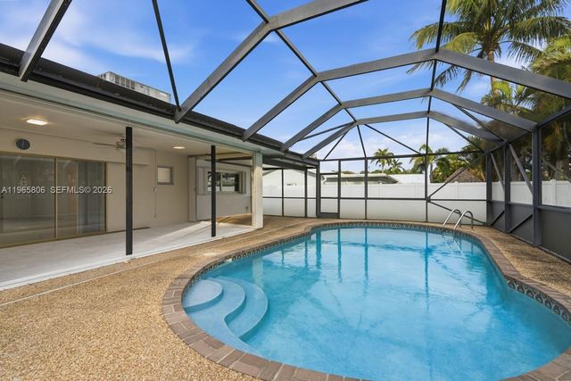 1260 SW 8th St, Boca Raton, FL 33486