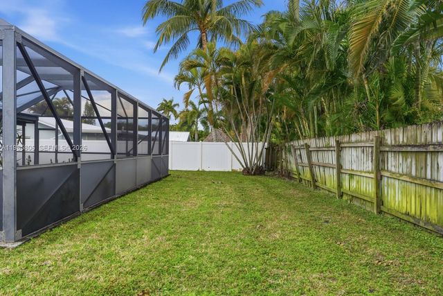 1260 SW 8th St, Boca Raton, FL 33486