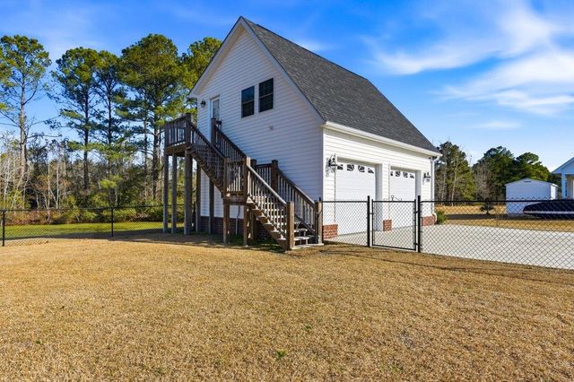 688 Sunny Pond Ln., Aynor, SC 29511