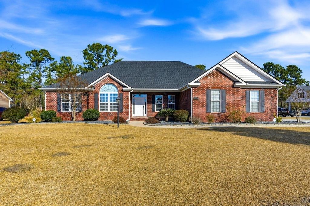 688 Sunny Pond Ln., Aynor, SC 29511