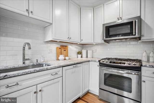1803 LESLIE AVE, Alexandria, VA 22301
