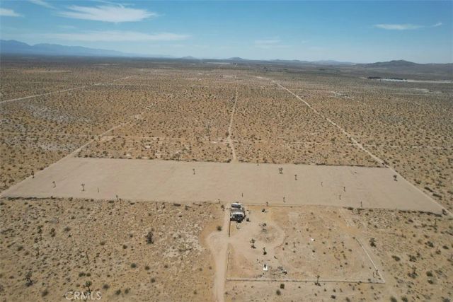 15 Auburn, Adelanto, CA 92301